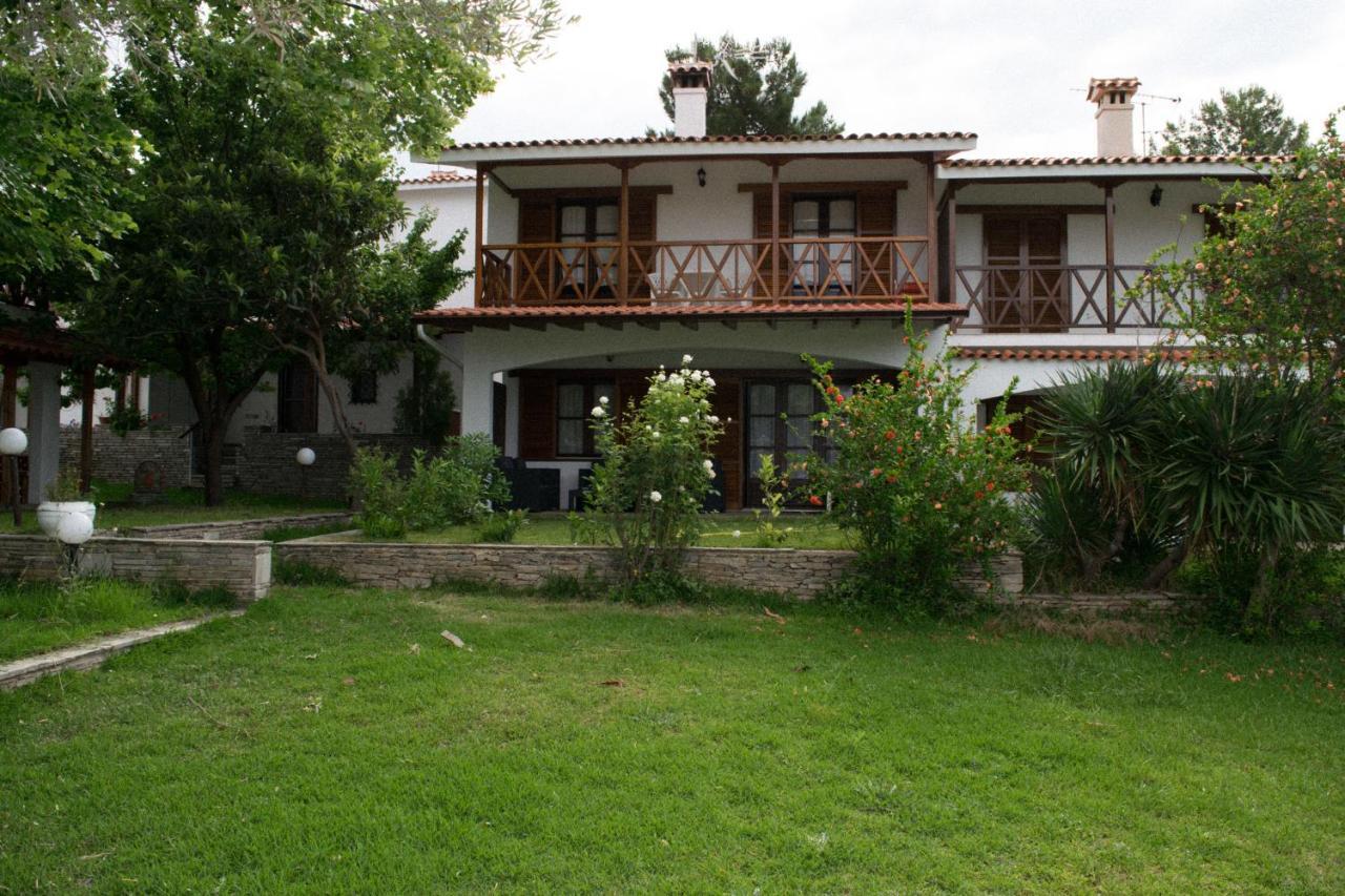Mikiverna Houses By Miltiadis Kalyves Polygyrou Chambre photo